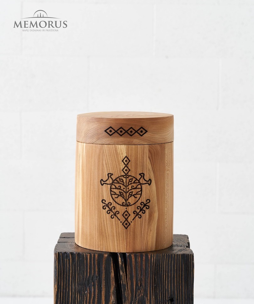Individualaus dizaino laidojimo urna Baltų medis